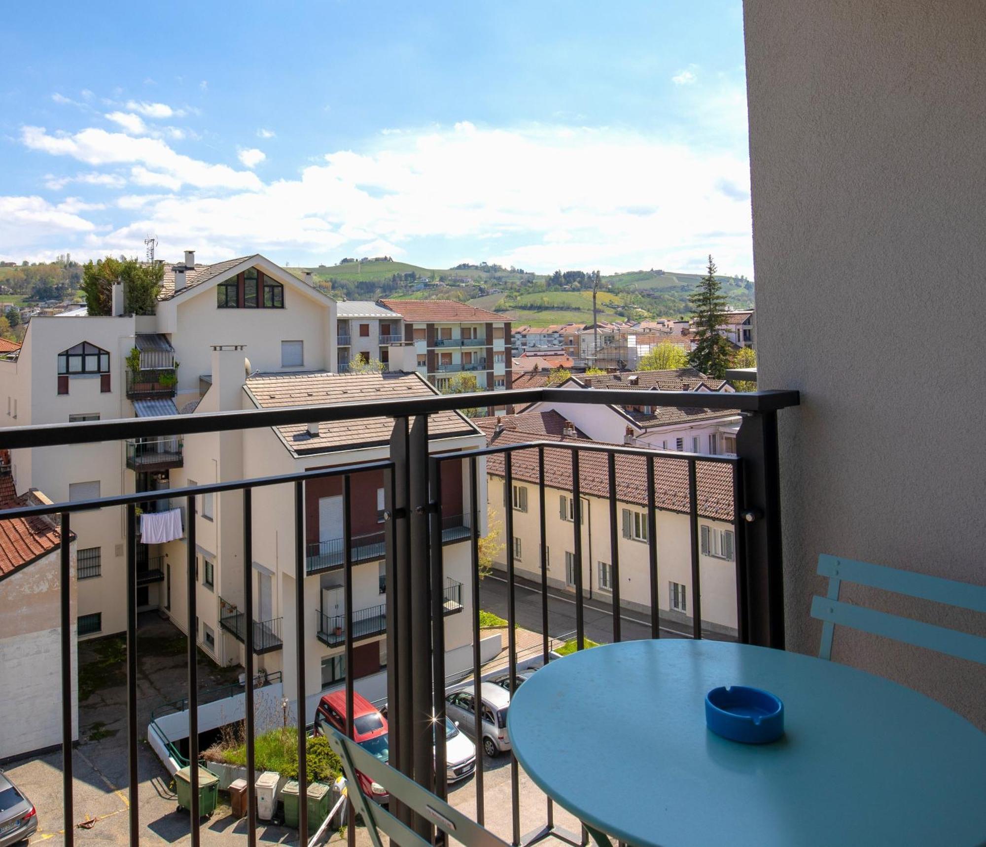 Vinhome Bilocale Con Garage Privato Alba Centro Экстерьер фото